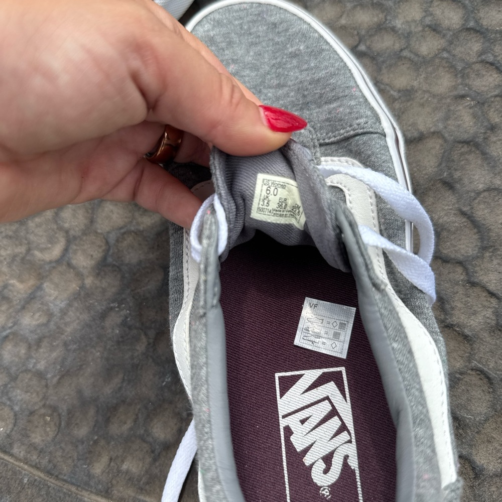 Gray vans - Picture 4 of 4